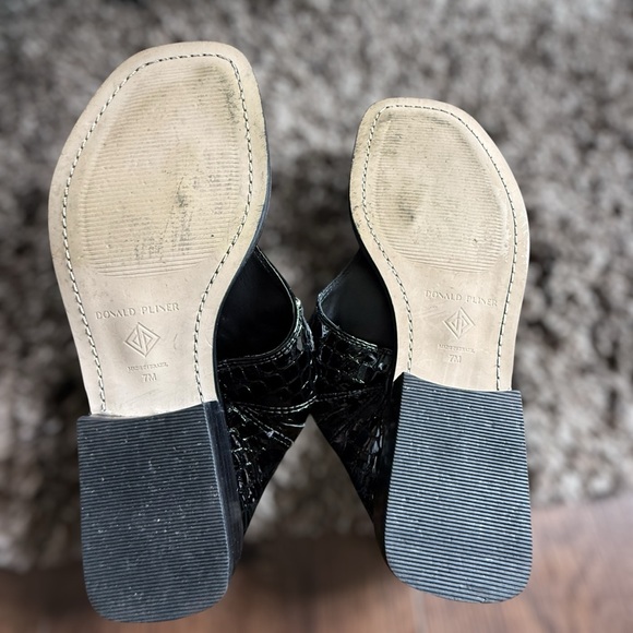 DONALD PLINER Patent Leather Black Sandals with Silver Accents • Size 7 • Women - Picture 9 of 12